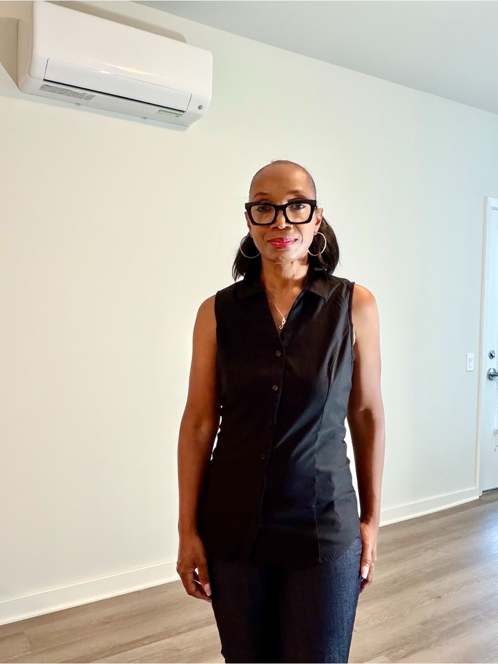 Sleeveless Button-Front Shirt - Black